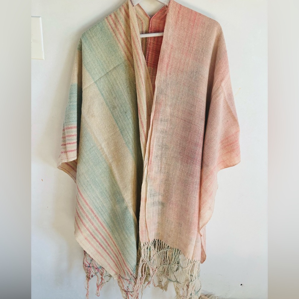 Beautiful handwoven Kaftan / Ruana from Oaxaca